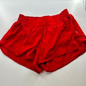 LULULEMON HOTTY HOT SHORTS (NEW CONDITION) 2.5 inch